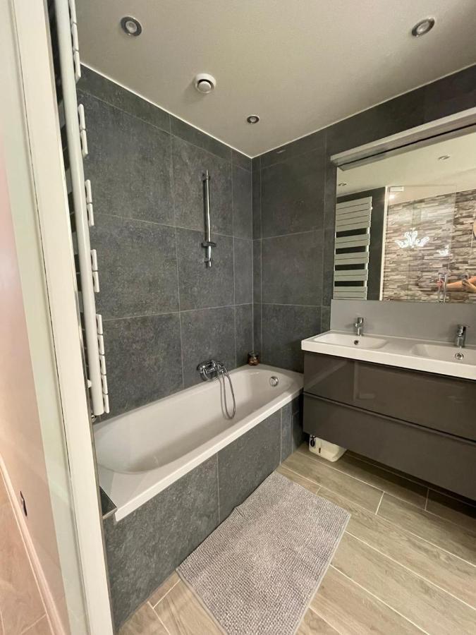 Cosy Appartement- 2 Slaapkamers Schuin Zeezicht Met Garage Кнокке-Хейст Экстерьер фото